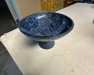 Got the key today! Initial walk through photos! MORE TO COME DAILY! Vintage MCM Blue Speckled Burlap by Inarco Footed Bowl! 