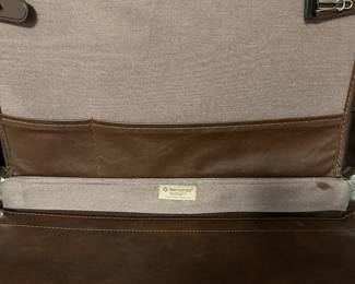 An excellent vintage Samsonite Brief Case! Excellent condition! Think design! 