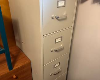 Very nice and clean 4 drawer metal filing cabinet! 