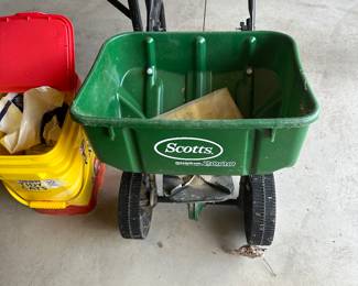 Scotts Spreader works and is in great condition! 