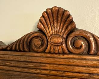 A beautiful Victorian Eastlake Tiger Oak dresser with mirror! Lovely patina! 