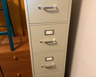 Very nice and clean 4 drawer metal filing cabinet! 
