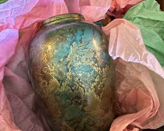 Got the key today! Initial walk through photos! MORE TO COME DAILY! Boxes FILLED with wrapped Vintage smalls tchotchkes treasures! 