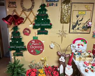 The vintage holiday items are finally fully displayed!  We have TONS of Christmas! Lots of Holiday PICS for your decorating needs! 