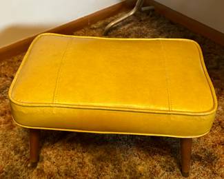 LOVE LOVE LOVE this great little Harvest Gold Naugahyde MCM ottoman Foot Stool! Maple legs! Mrs. Partridge would be happy to put her feet up on this awesome vintage piece after a day driving those damn kids around on that bus! Come On Get Happy! 😀
