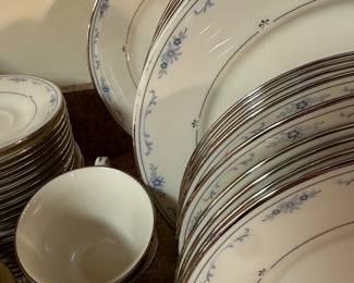 A STUNNING service for 10 of Lenox China! CAROLINA Pattern! 