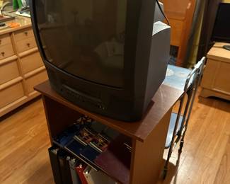 Great GE TV/VCR Combo! Works great! Remote and all cords! 