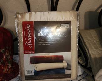 Twin electric blanket