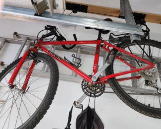 Aluminum Trek 8000 bike