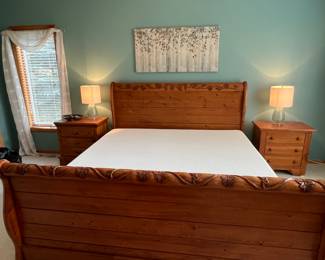 King size bed with NEW memory foam mattress