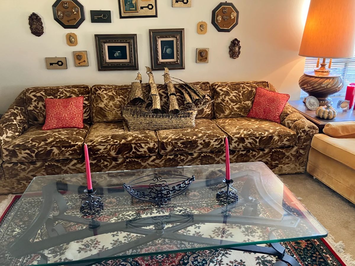 Vintage Estate Sale in Los Angeles, CA starts on 10/6/2023