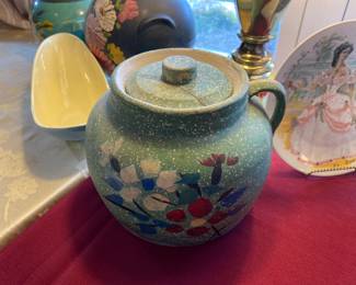 Ransburg Vintage Crock $ 68.00
Top cracked. 