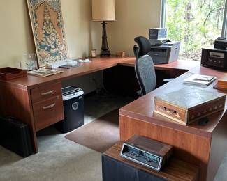 Horseshoe computer desk , early 2000's come s apart 