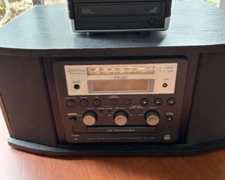 TEAC CD/ RECORD PLAYER AM/ FM STEREO