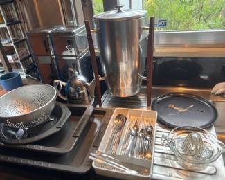 Assorted kitchen items, name brand, some vintage, Cuisinart, Breville, Le Creuset pots. 