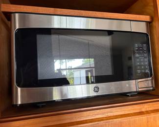 G.E. microwave, 950 watts