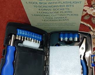 New tool kit/ Flash light in bx