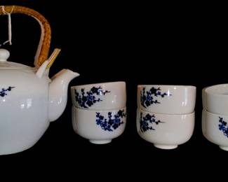 Beautiful Blue & White Vintage OTAGIRI Blue and White Tea Pot with 6 cups 