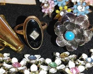 Beautiful vintage black onyx 10 karat gold ring