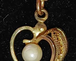14 karat gold pendant with pearl