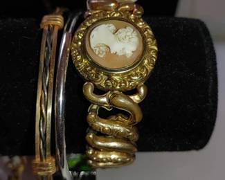 Cameo bracelet