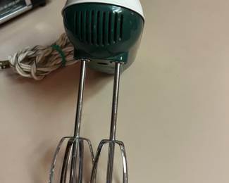 Hand mixer
