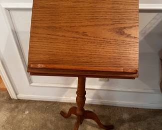 Touch of class music Stand made of Windsor Oak