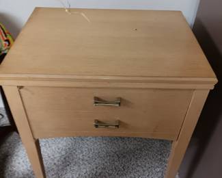 MID CENTURY SEWING MACHINE 