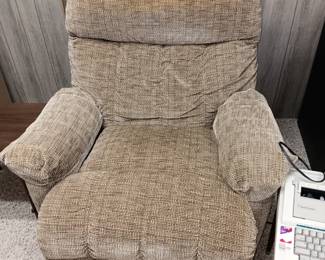 RECLINER THERE ARE 2 OF THESES