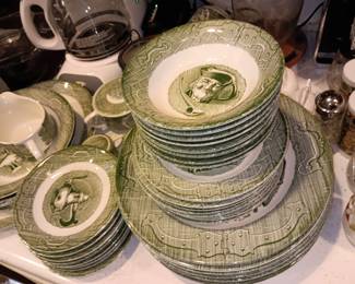 SET OF VINTAGE DISHES