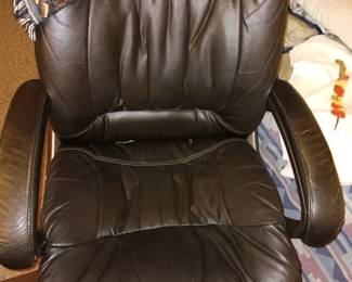 OFFICE CHAIR
