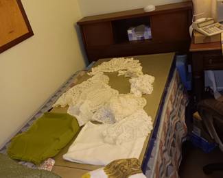 TWIN BED WITH GOOD MATTRESS