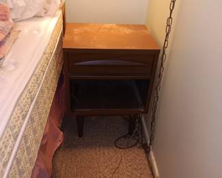 MID CENTURY END TABLE