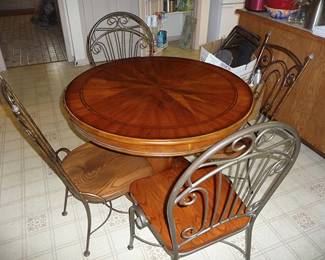 Round Table & 4 Chairs