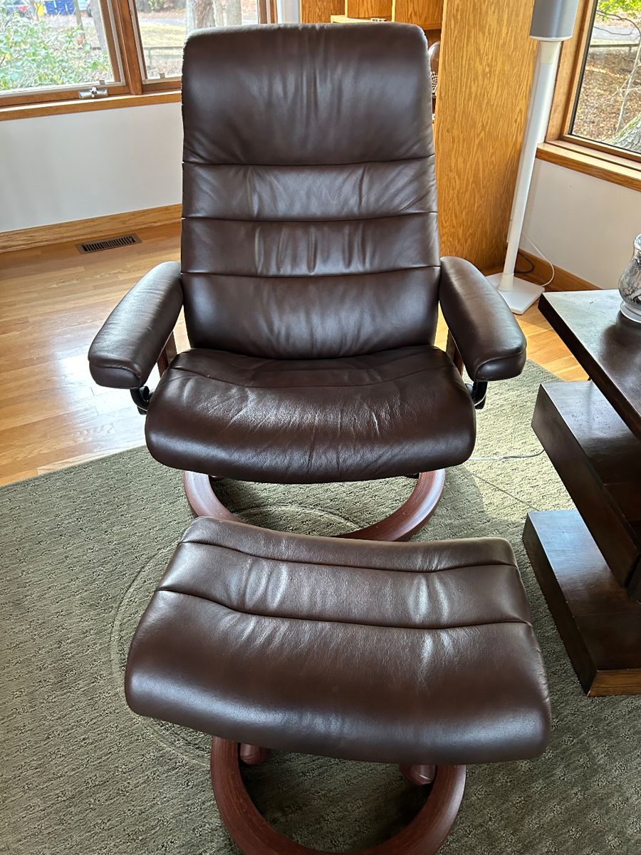 Stressless leather recliner and ottoman