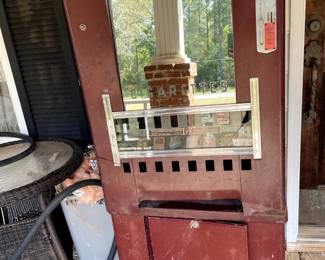 Cigarette vending machine 