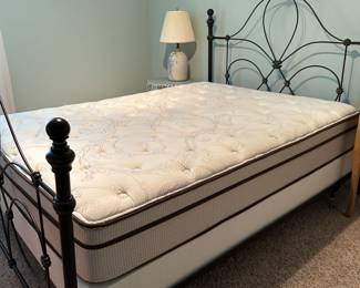 Like New Mattress and Box Springs (Queen)