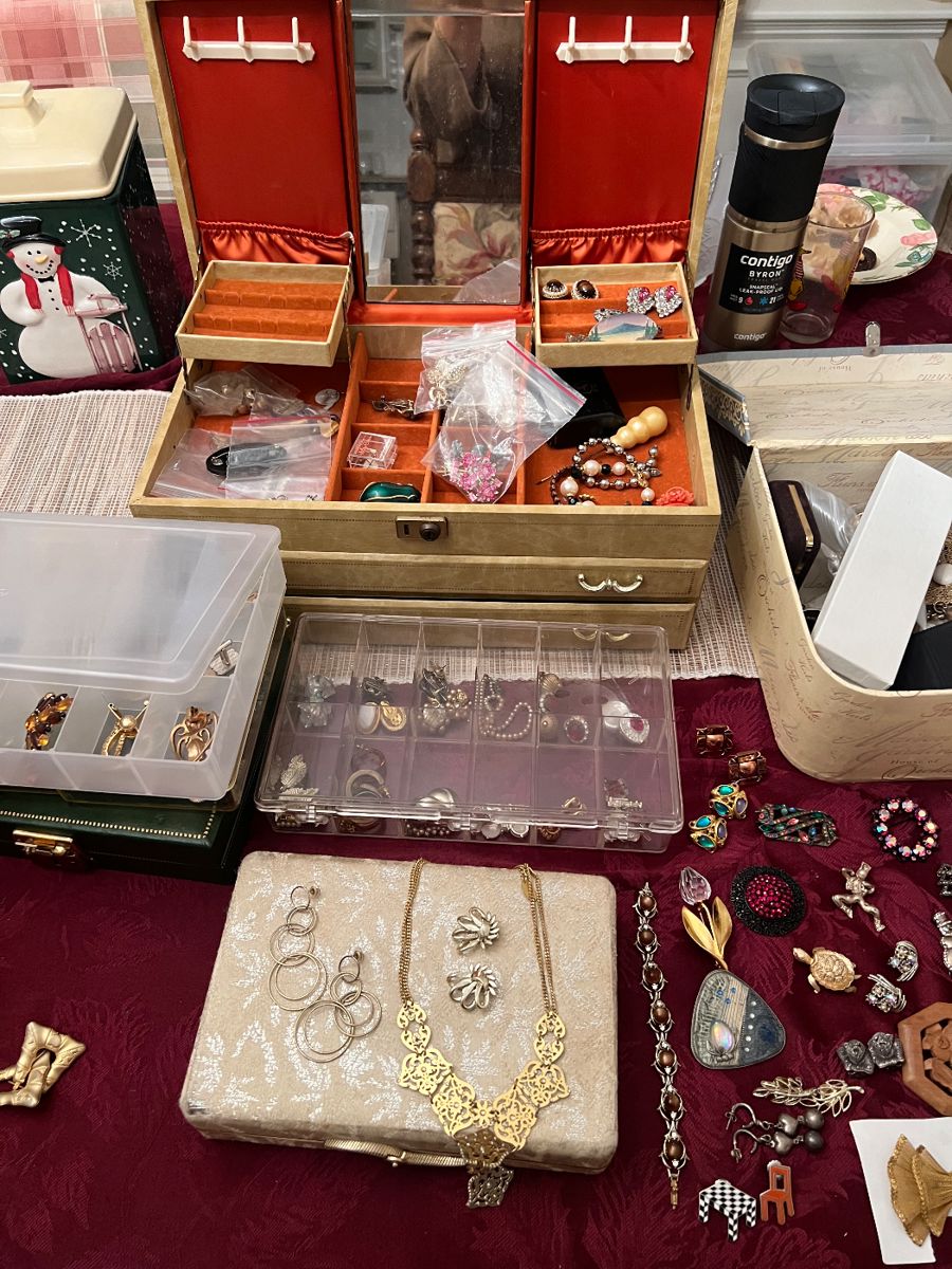 Costume Jewelry Collector's Treasure Trove starts on 10/28/2023