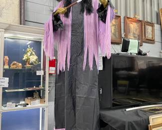 Over 10 feet Halloween Decor Orlando Auction