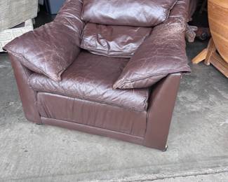 Fairfield leather chair with original price tag