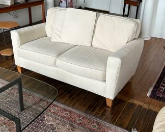 Contemporary Loveseat in Like New condition 