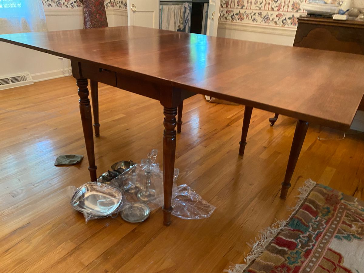 Gorgeous drop leaf gate leg table