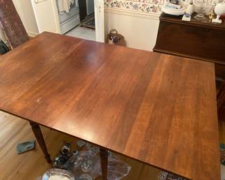 The top of  the amazing gate leg table