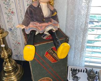 Doll trunk and composite doll