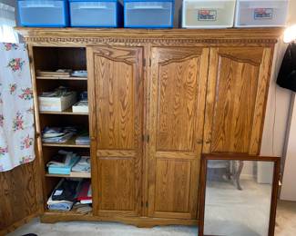 2 cupboards with lots of storage 