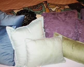 EXAMPLE OF VARIOUS DECOR PILLOWS