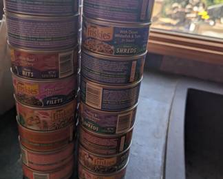 Canned cat food 
