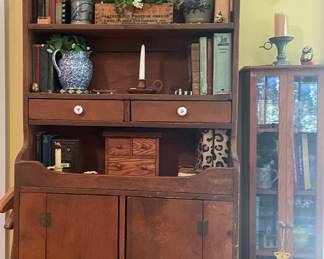 Vintage cabinet hutch with 2 doors and 2 drawers