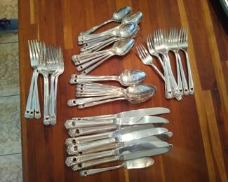 1847 Rogers Bros Eternally Yours Antique US Silver-Plated Flatware