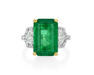 Lot 8111 Emerald Diamond Ring